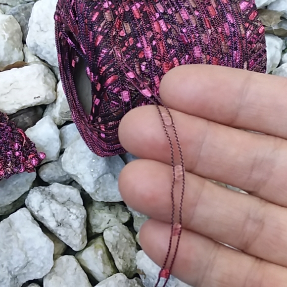 Bernat yarn 6 skeins - Picture 3 of 5